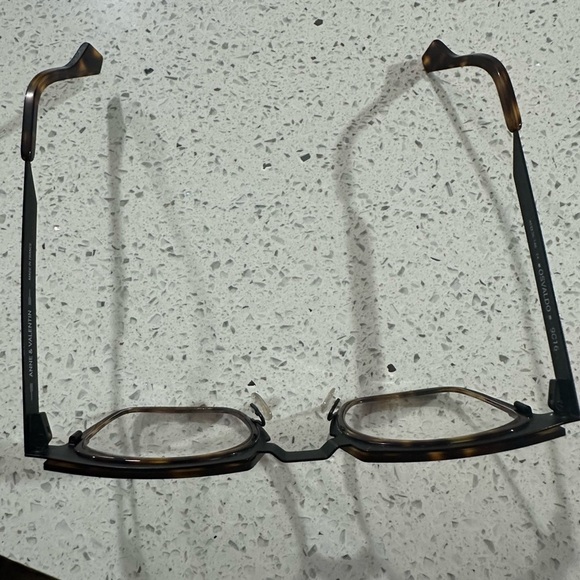 Anne et Valentín Tortoise Shell Glasses - Picture 4 of 7